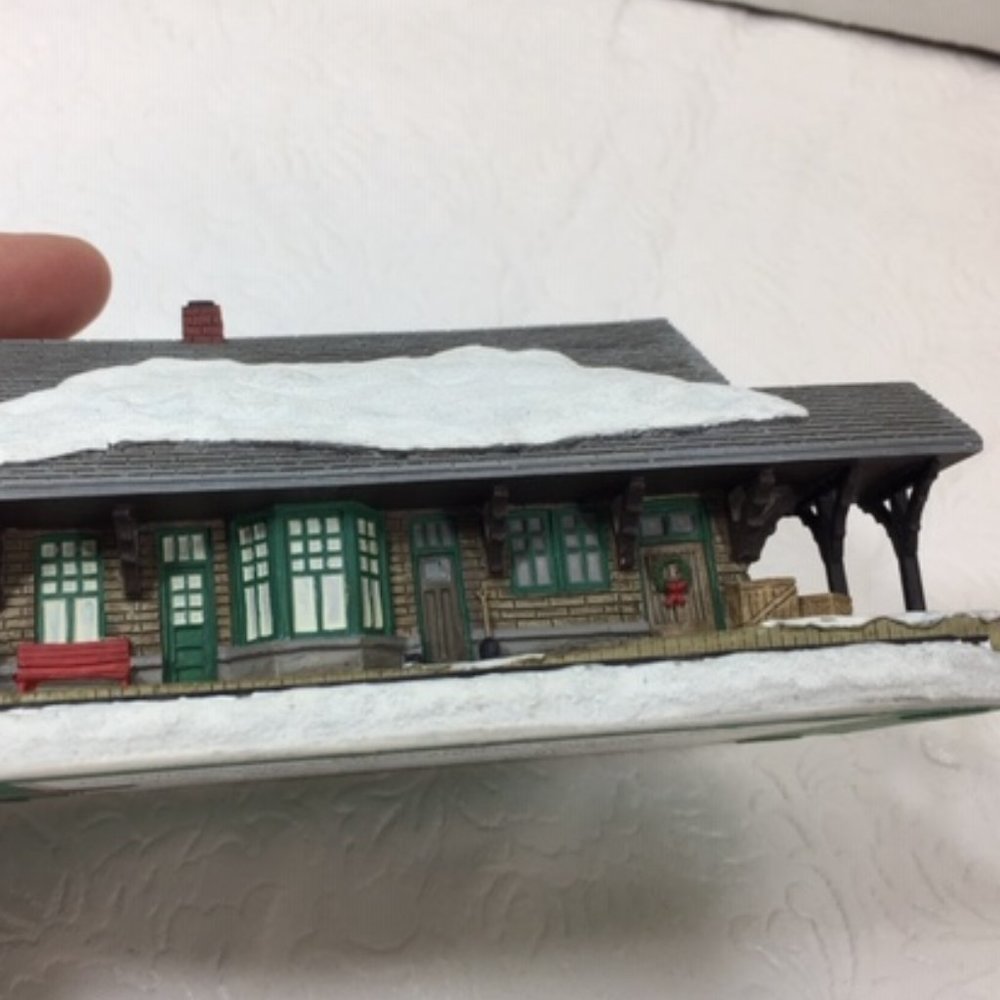 Norman Rockwell "Three Day Pass" Train Depot # 82294 Village House Figurine - Picture 8 of 13